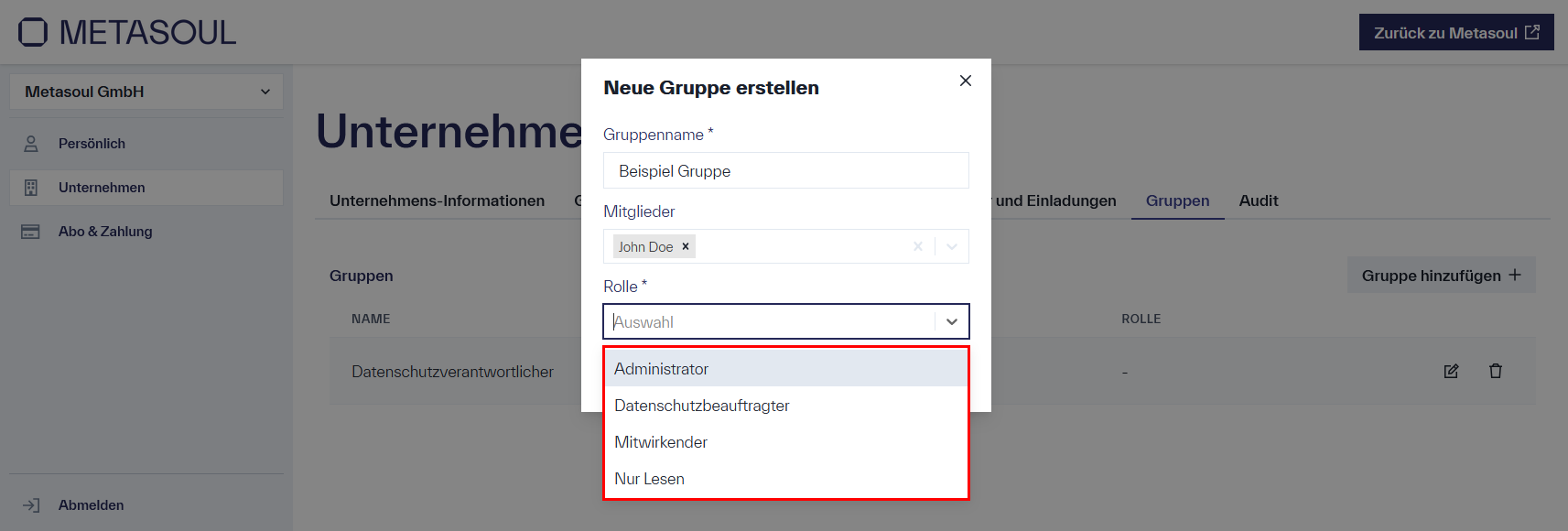 Pop-up-Fenster &ldquo;Neue Gruppe erstellen&rdquo; mit den Eingabefeldern &ldquo;Gruppenname&rdquo; und &ldquo;Mitglieder&rdquo; sowie dem geöffneten Auswahlfeld &ldquo;Rolle&rdquo;. Zur Auswahl stehen die Optionen &ldquo;Administrator&rdquo;, &ldquo;Datenschutzbeauftragter&rdquo;, &ldquo;Mitwirkender&rdquo; und &ldquo;Nur Lesen&rdquo;.