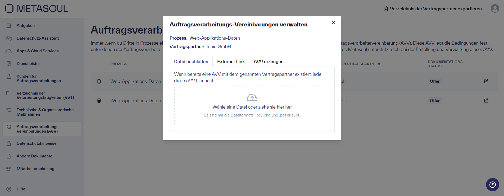 Fenster &ldquo;Auftragsverarbeitungs-Vereinbarungen verwalten&rdquo;, einem Reitermenü bestehend aus drei Optionen &ldquo;Datei hochladen&rdquo;, &ldquo;Externer Link&rdquo; und &ldquo;AVV erzeugen&rdquo;
