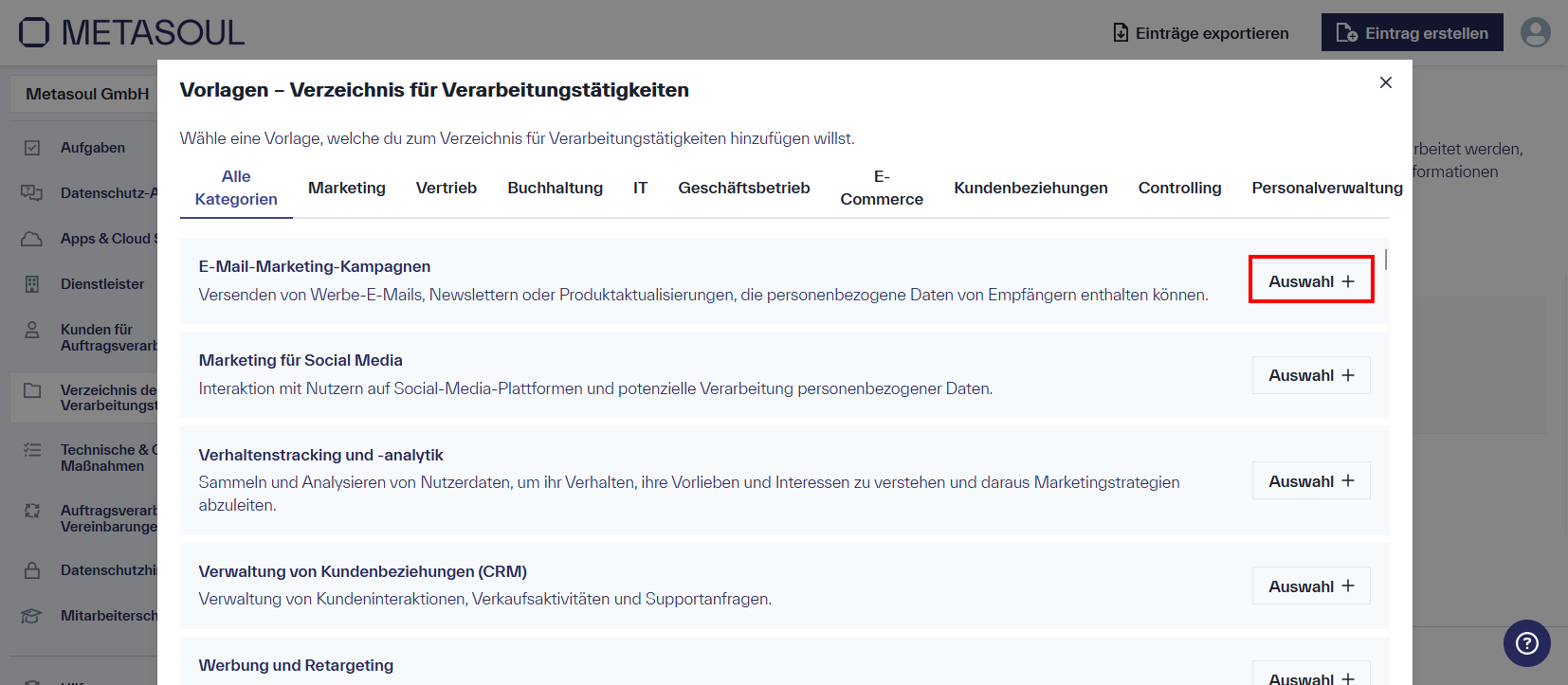 Es existiert ein eigenes Menü mit verschiedenen Tabs, darunter &ldquo;Alle Kategorien&rdquo;, &ldquo;Marketing&rdquo; und &ldquo;Vertrieb&rdquo;. Unter jedem Tab finden Sie eine Liste von Vorlagen, wie beispielsweise &ldquo;E-Mail-Marketing-Kampagnen&rdquo; sowie &ldquo;Marketing für Social Media&rdquo;. Jede Vorlage bietet die Option &ldquo;Auswahl +&rdquo;.